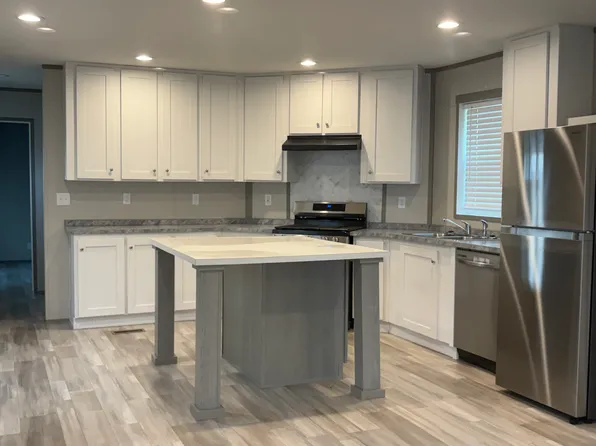 294 Pipers Ln #294, Mount Morris, MI 48458