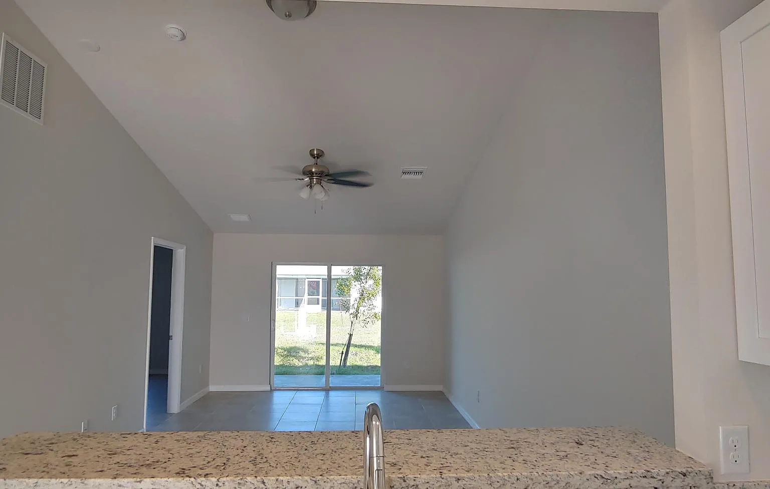2 bed, 1080 sqft, $1,295 — Photo 3