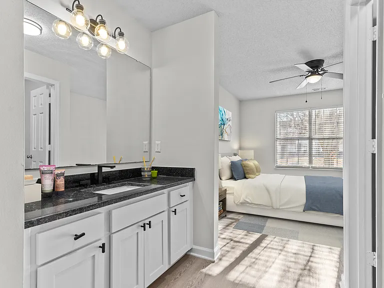 Skyside Landing Apartments — Photo 30