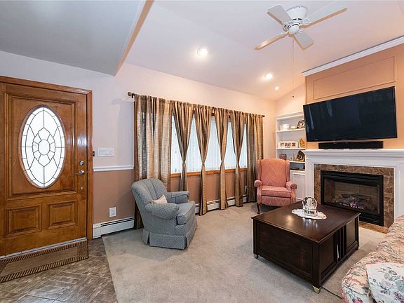 4th image of 202 Sullivan Ave