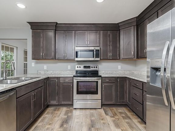 4th image of 1600 Woodhill Dr