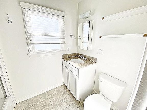 5th image of 902 10th St #A