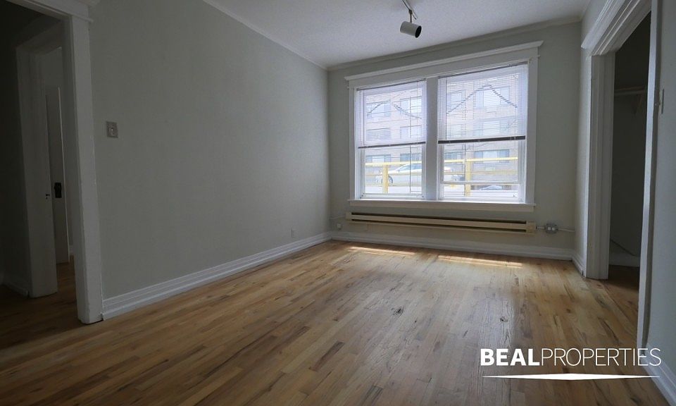 1st image of 511 W Melrose St APT 210