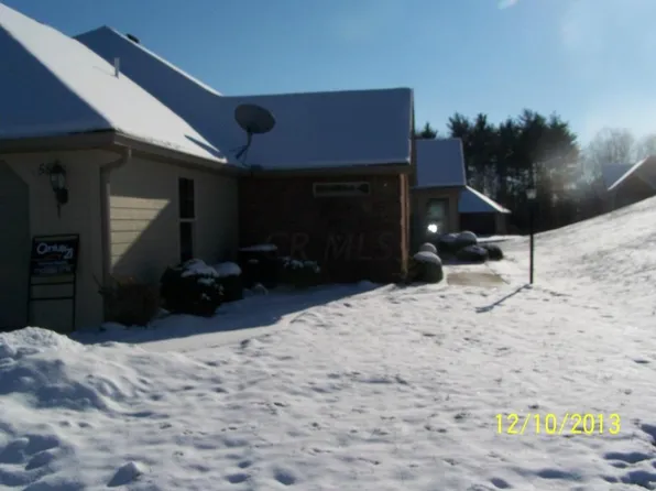587 Edgehill Cir, Logan, OH 43138