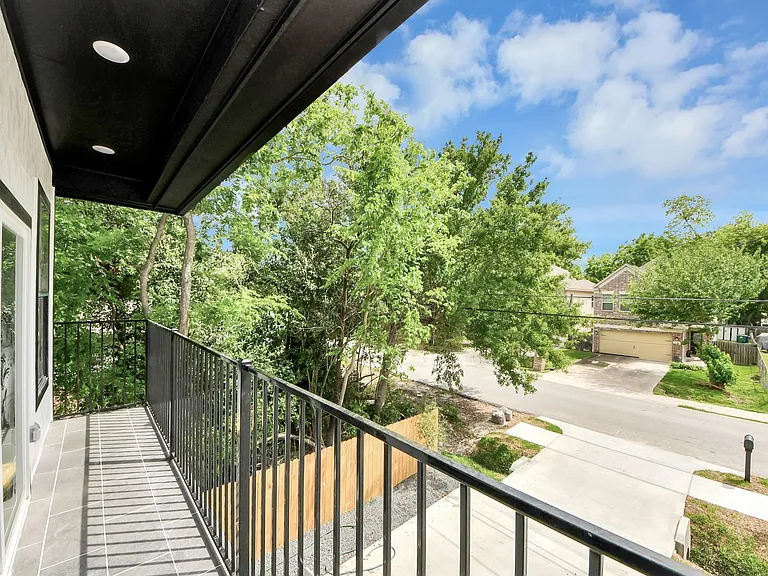 8313 Venus St — Photo 23