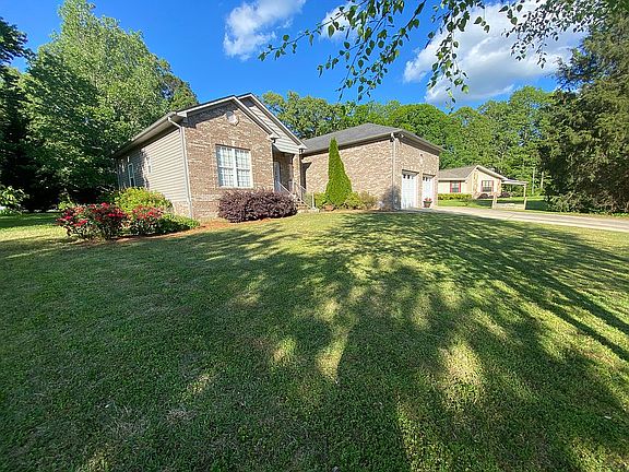 3rd image of 817 Thomas Dr