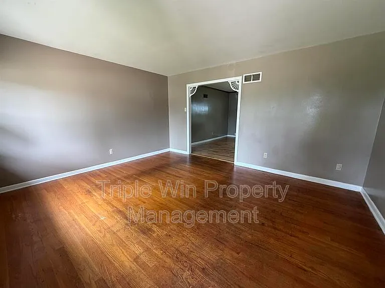 1871 Shardell Dr — Photo 12