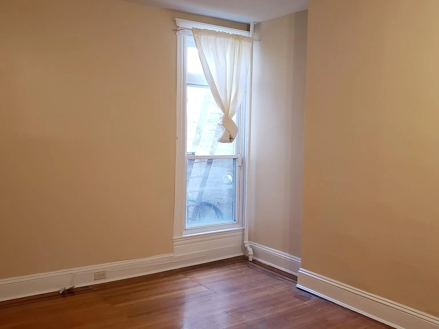 2824 Guilford Ave — Photo 2