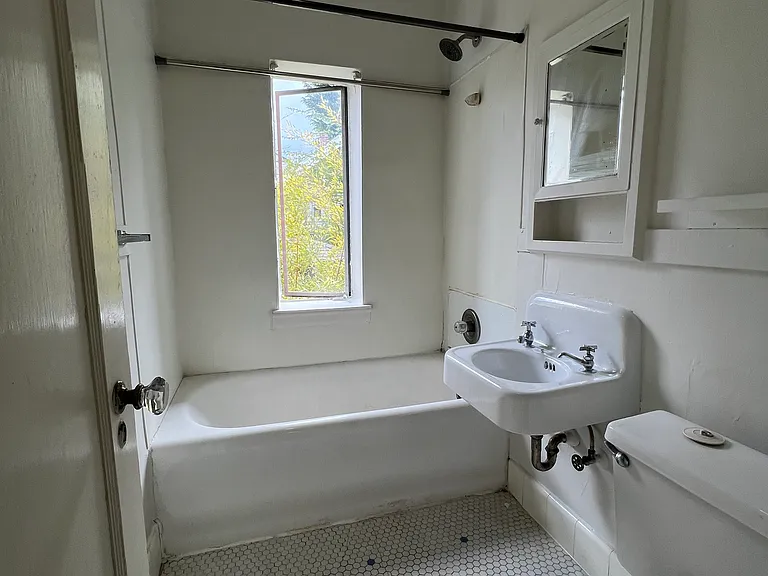 1334 NW 25th Ave — Photo 7