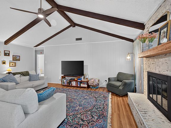 5th image of 804 Princesa Dr