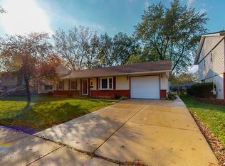 536 Ridge Cir, Streamwood, IL 60107