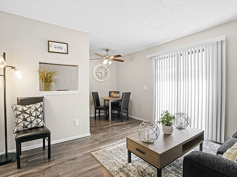 Diamond Creek Apartments — Photo 4