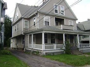 2nd image of 152 Oak St
