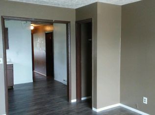 406 W Randolph St APT B, Roanoke, IL