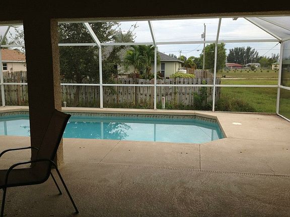 3rd image of 1820 SW 27th St