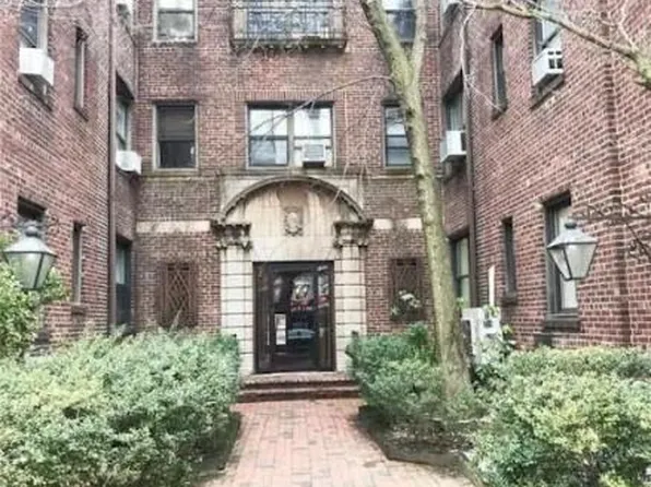 7 Bond Street #2C, Great Neck, NY 11021