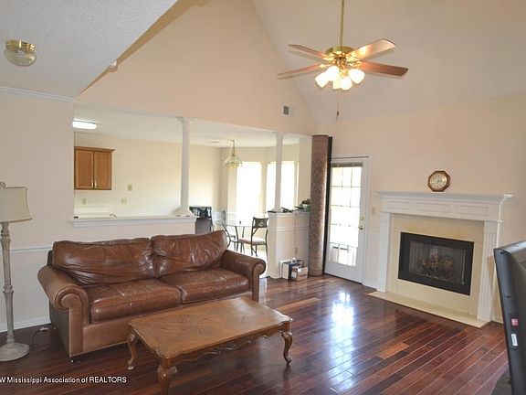 2nd image of 8010 Oxford Dr