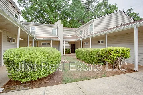 2015 Oak Park Ln Photo 1