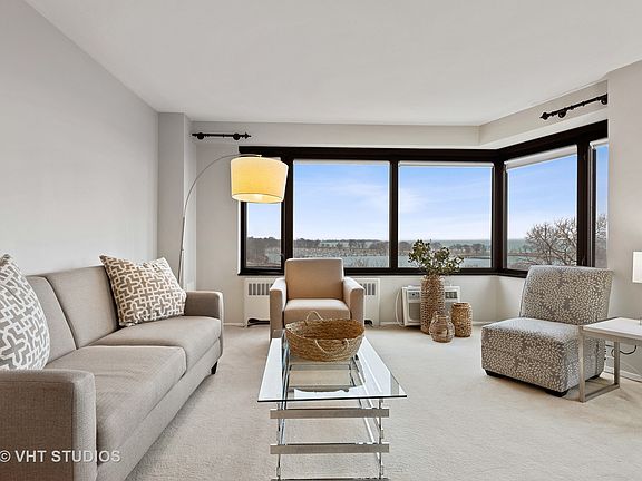 4th image of 3100 N Lake Shore Dr APT 808