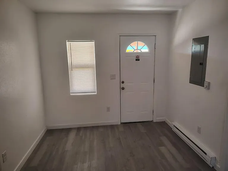 1100 Pine Ave #5 — Photo 5
