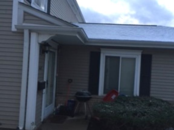 2nd image of 1417 Quaker Ln Unit 127-B