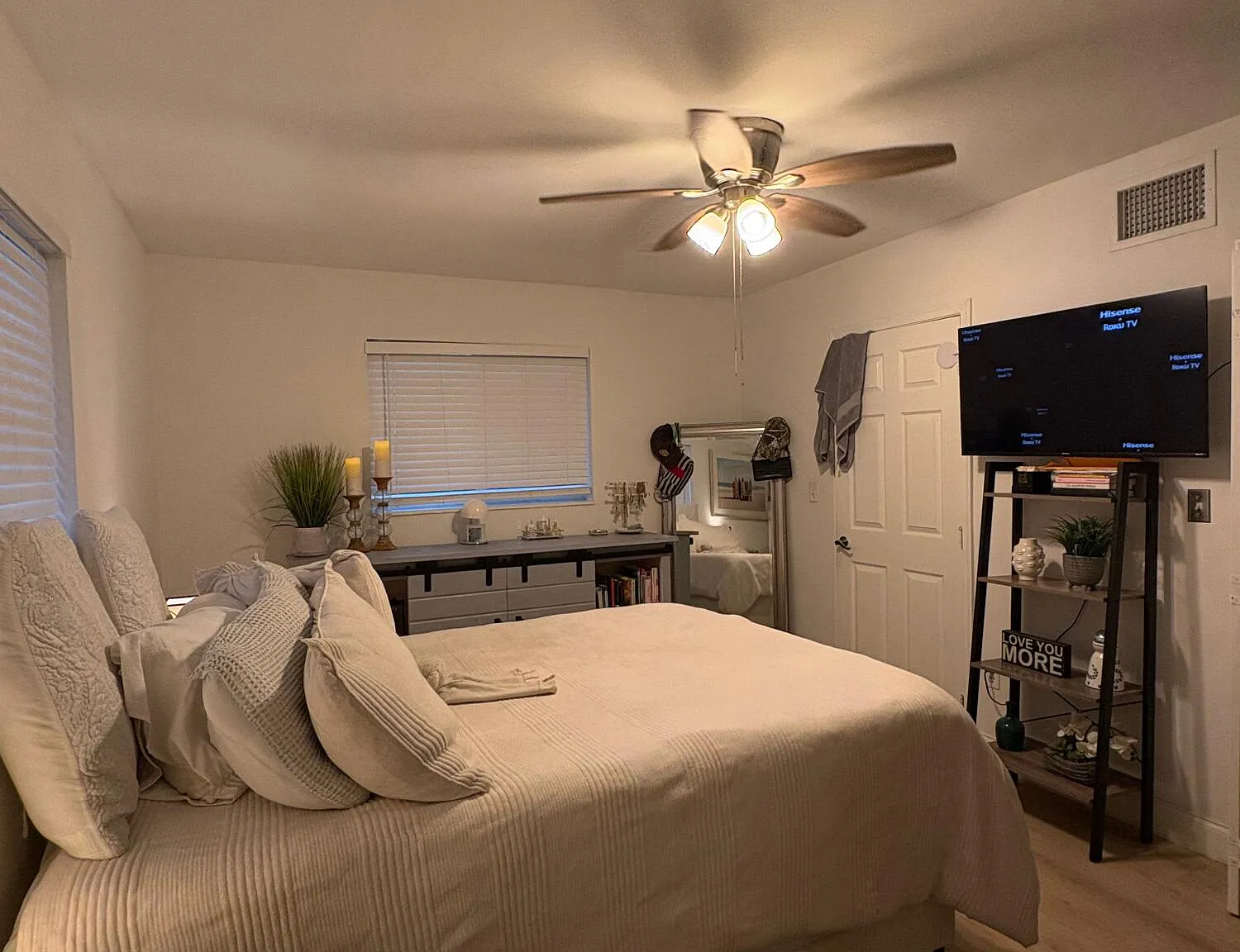 1 bed, 1.0 bath, 900 sqft, $2,300 — Photo 3