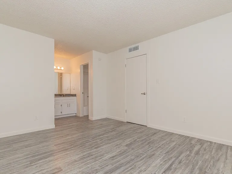1325 W Guadalupe Rd — Photo 37