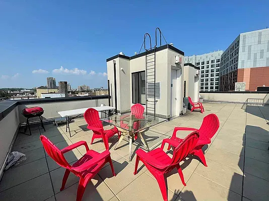 Rented by Tapiro Realty | media 18