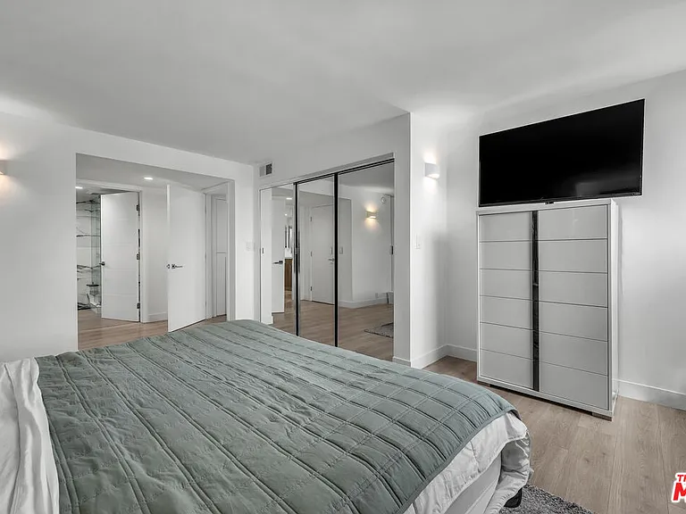 10535 Wilshire Blvd #1014 — Photo 13