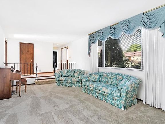 3rd image of 551 Charles Dr