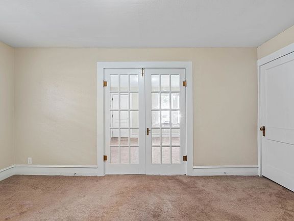 2nd image of 419 Clifford St
