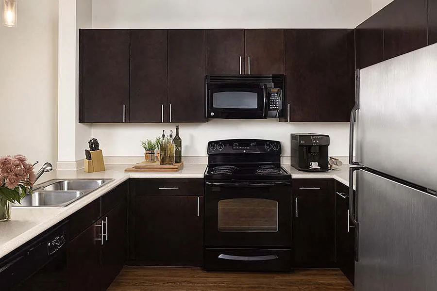 Brick Row Apartments — Photo 4