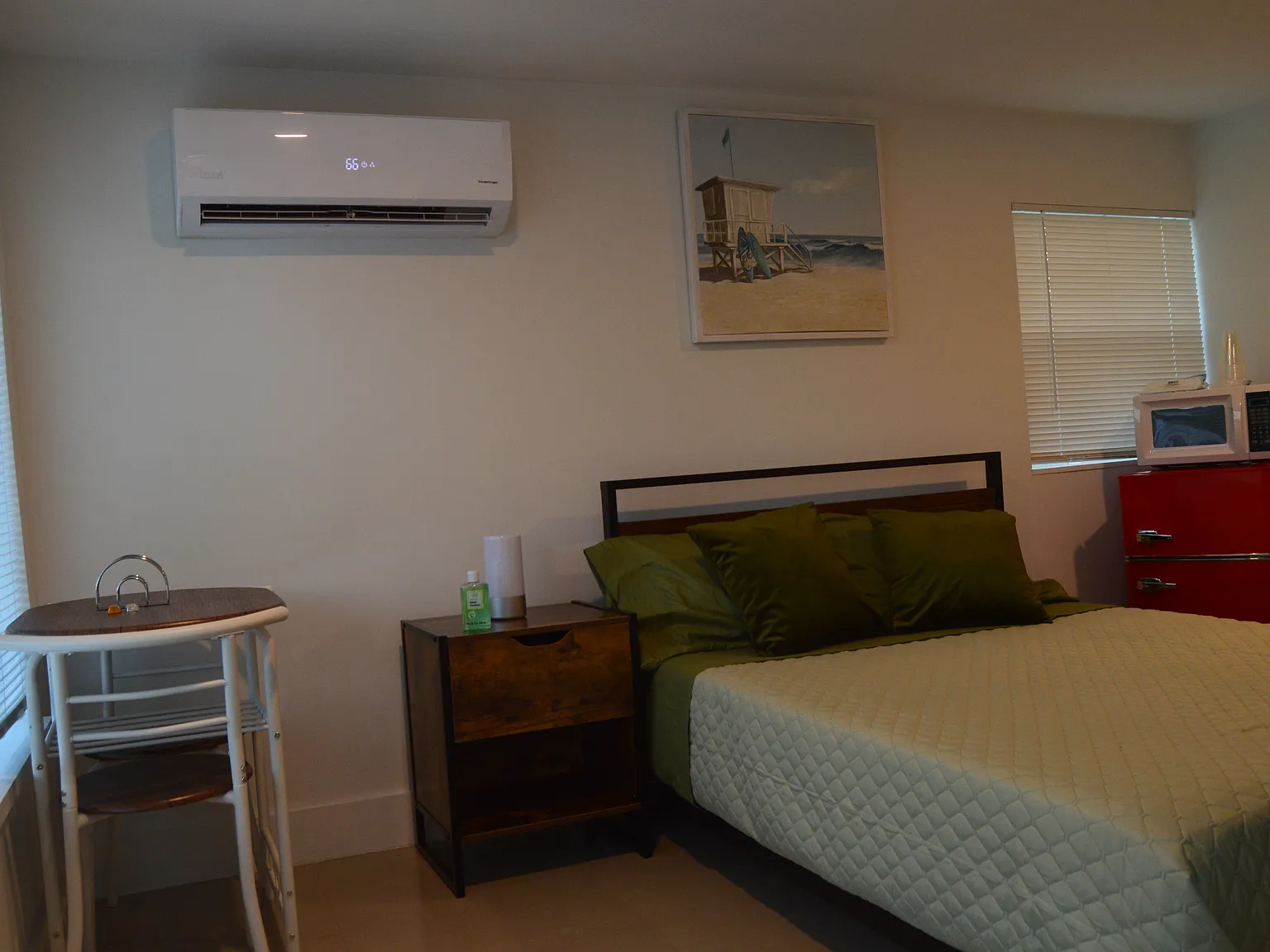 Studio, 250 sqft, $1,100 — Photo 2
