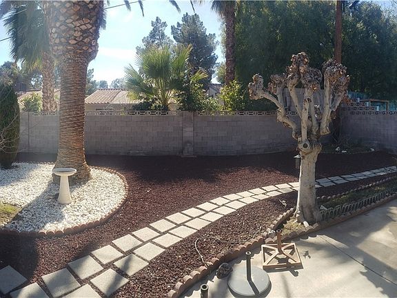 3rd image of 3401 El Cortez Ave
