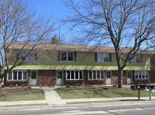 211 S 11th St APT B, Oostburg, WI 53070