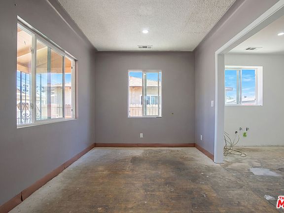 3rd image of 4448 E 56th St