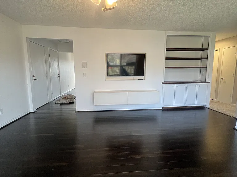 9309 Sandler Dr #5 — Photo 14
