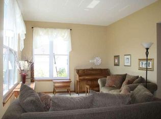 1035 Bending Brae Dr, Pewaukee, WI 53072