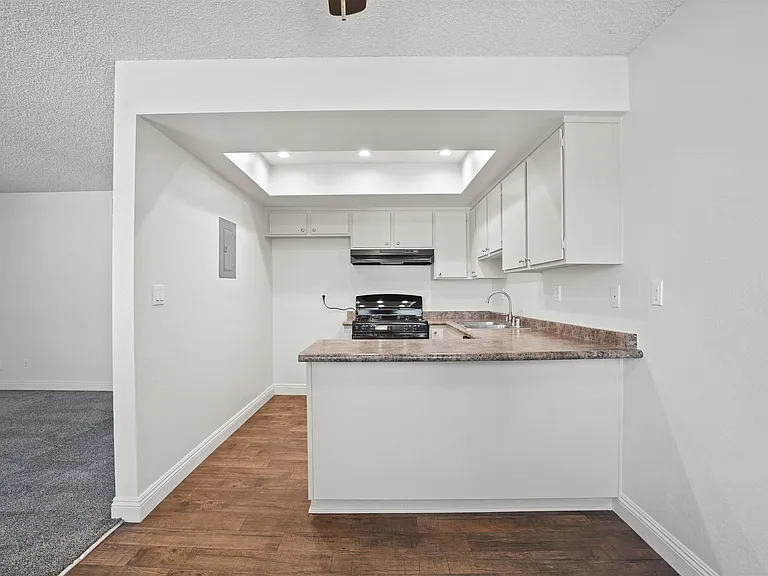 Stonehedge Apartments — Photo 27