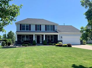 5622 Field Brook Dr, East Amherst, NY 14051