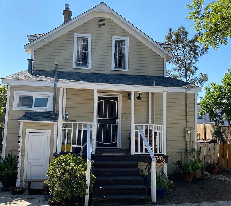 1st image of 2714-2718 1/2 B St #2718