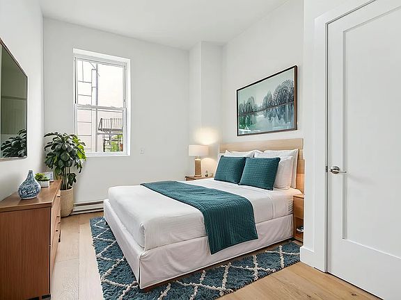 4th image of 558 Henry St APT 2