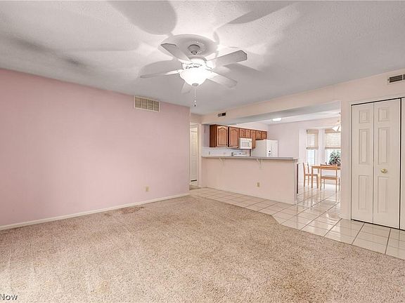 5th image of 686 Tollis Pkwy #B