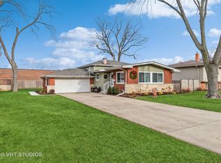 22 E Comfort Ln, Palatine, IL 60067