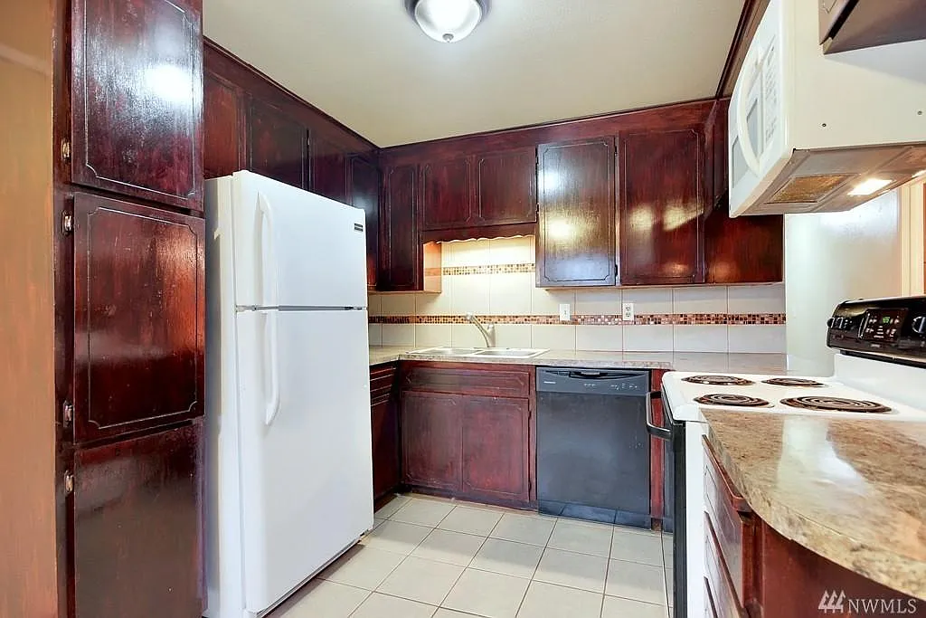 3 bed, 1.5 bath, 1008 sqft, $2,450 — Photo 4