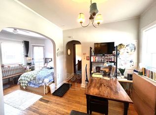 1053 W Dakin St #3, Chicago, IL 60613