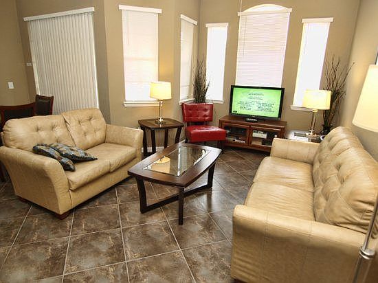 TR3C418-Living-Area-with-Flat-Screen-TV