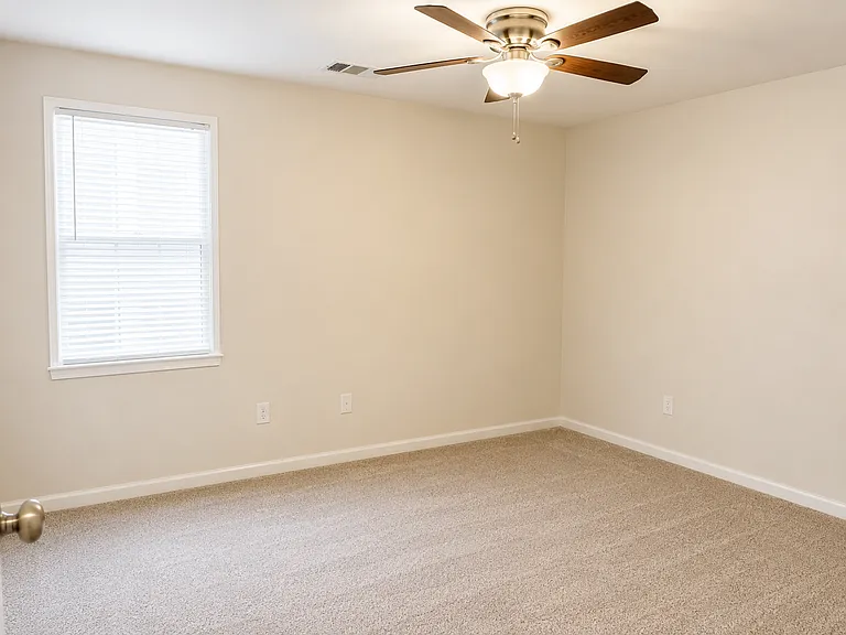 705 Hillview Dr #4 — Photo 6