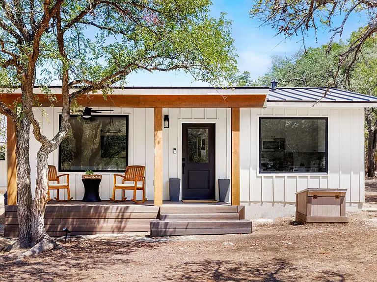 625 Gruene River Dr — Photo 1