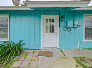 201 W 3rd St, Rockport, TX 78382